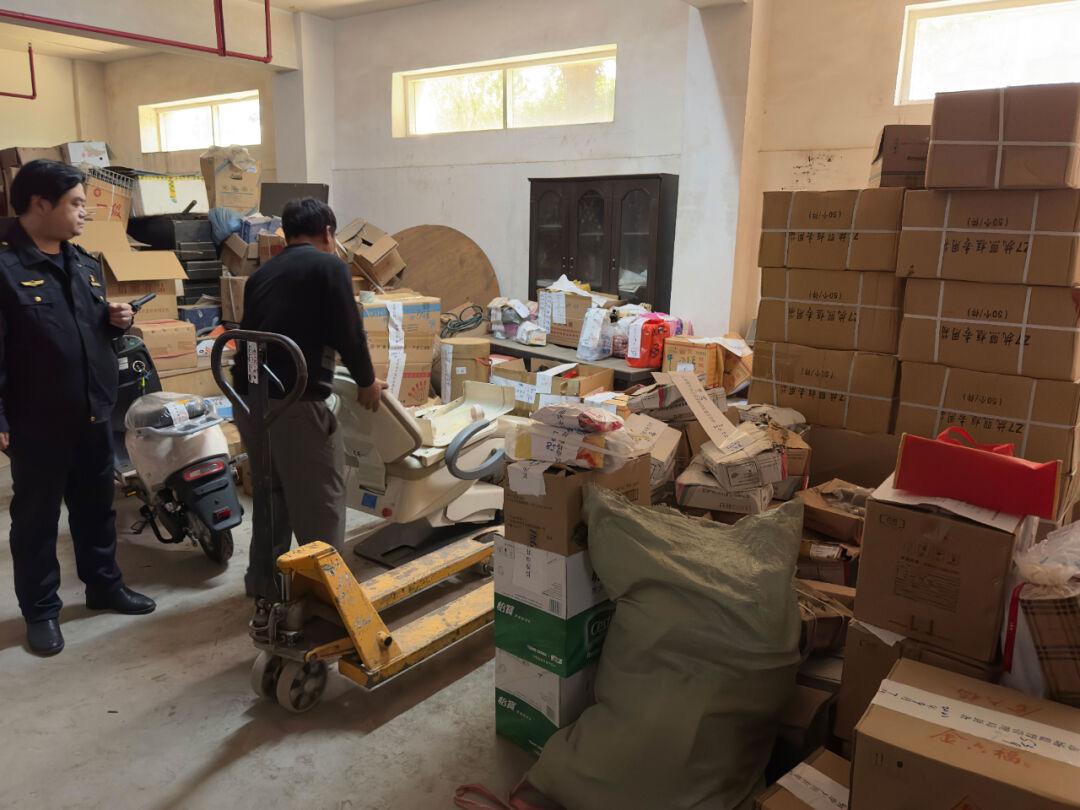 长沙市开福区市监局集中销毁一批假冒伪劣商品