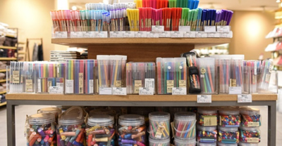 假劣文具、玩具等暗藏风险，莫让劣质产品影响孩子的健康！